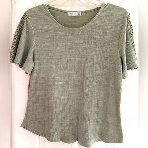 Gray Green Textured Women's Top short bell sleeves w/ lace rounded hem PM